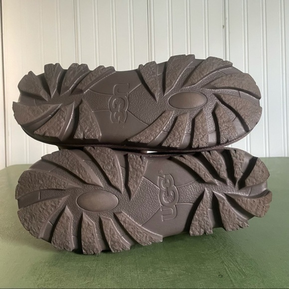 UGG Australia Essential Short Leather Boots in Nubuck - Picture 9 of 9